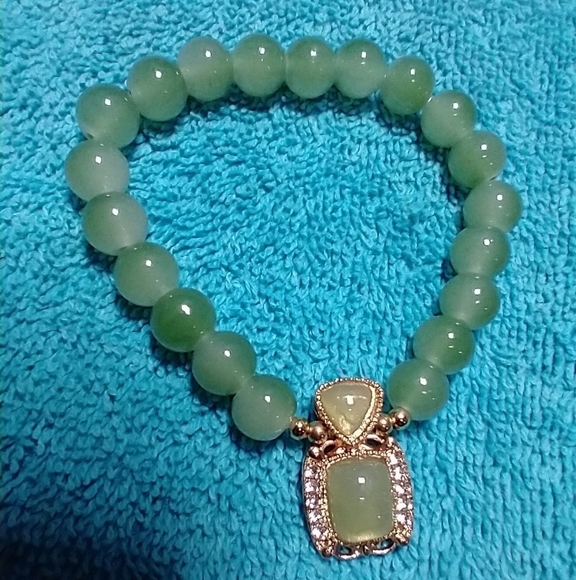 Green faux jade goldtone crystal stretch bracelet - Picture 1 of 3